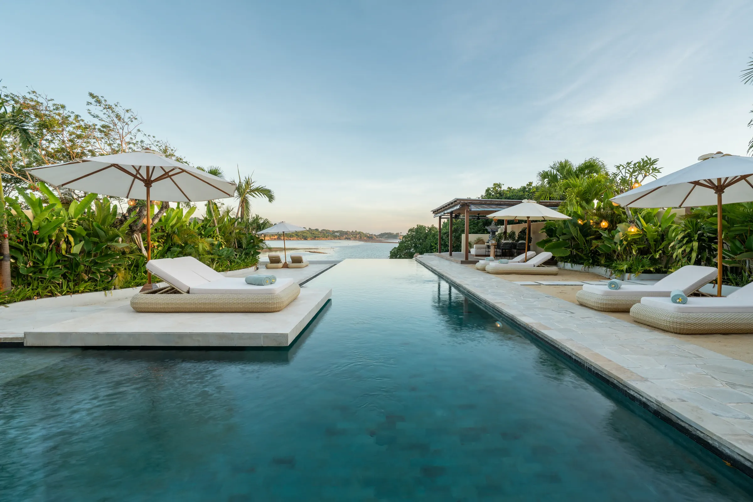 The infinity pool reaching to the ocean horizon at twilight, Villa Kingfisher honeymoon villa