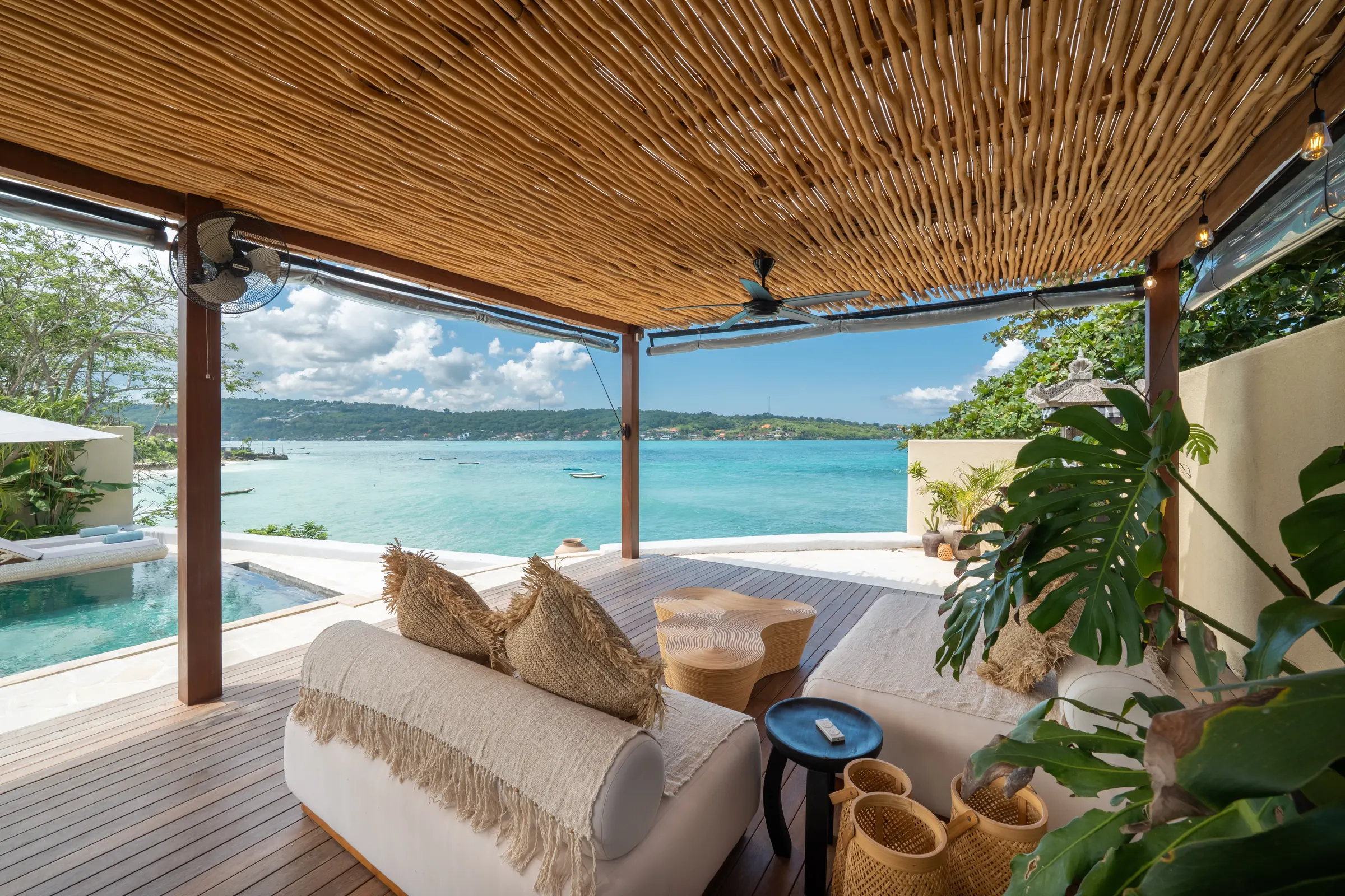 Daybed under the thatched roof with a sea view, Villa Kingfisher