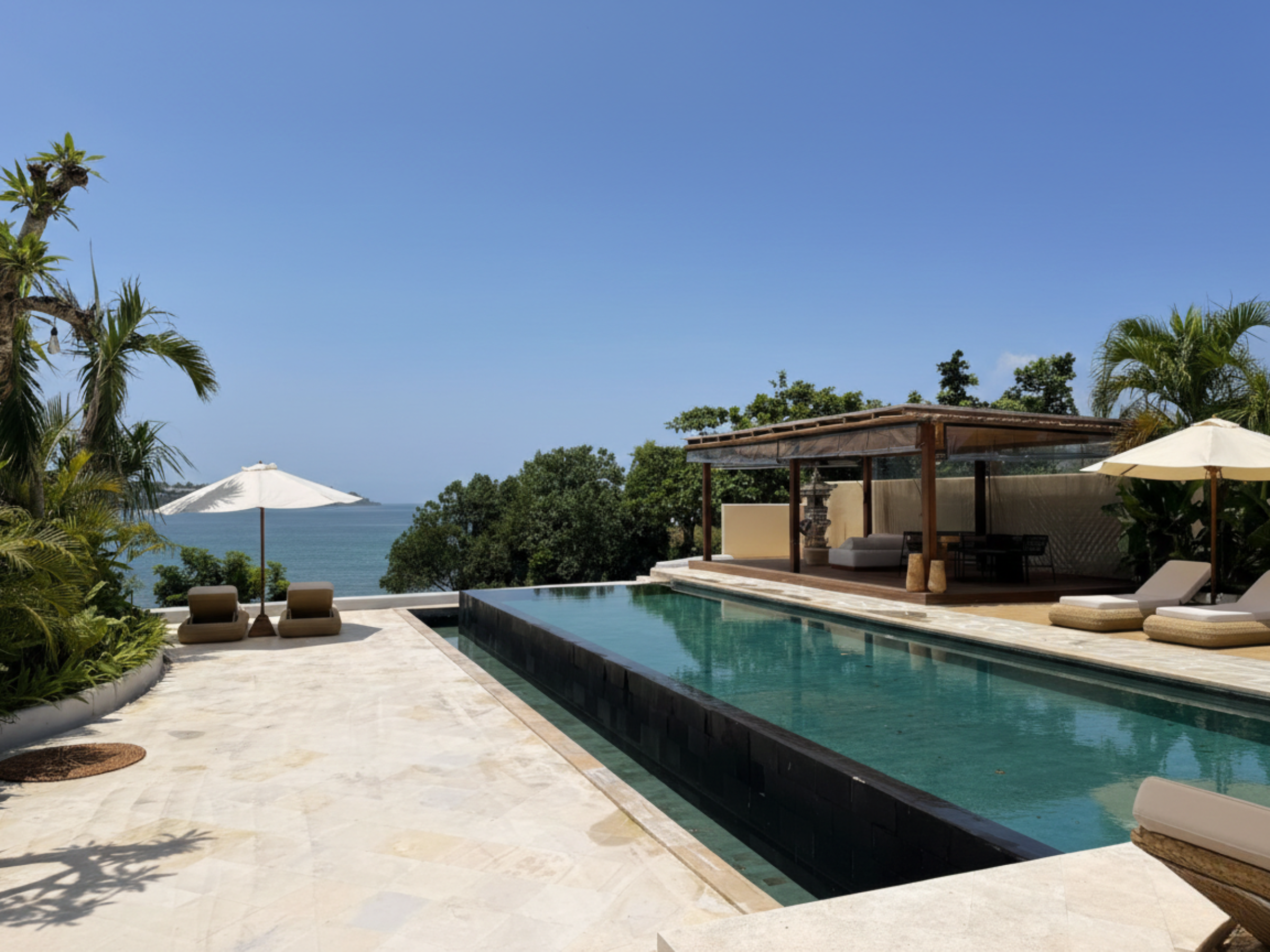 Pool & outdoor space