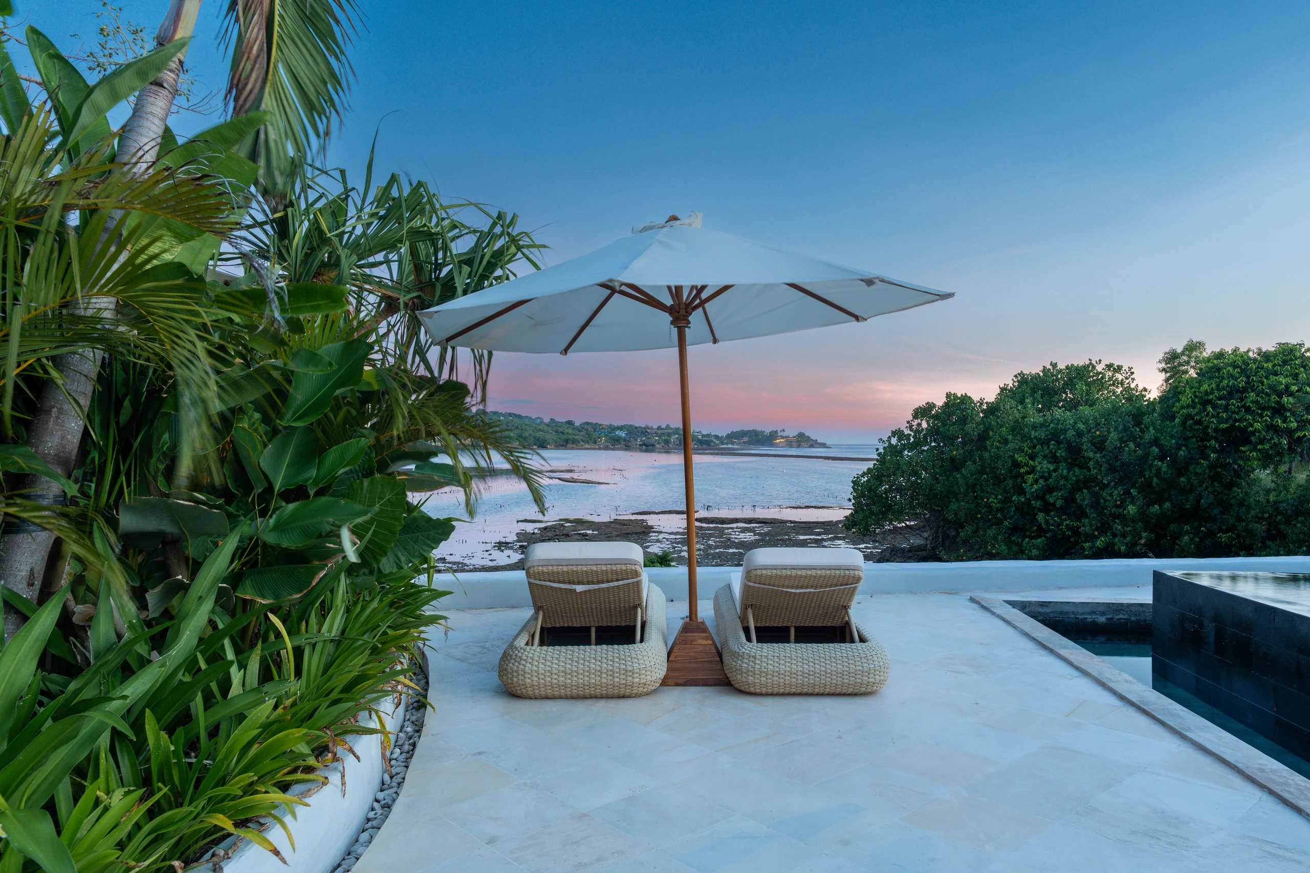Floating Breakfast at Villa Kingfisher