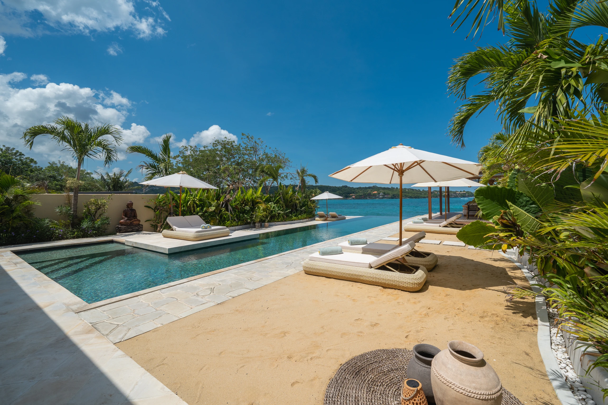 Pool & outdoor space