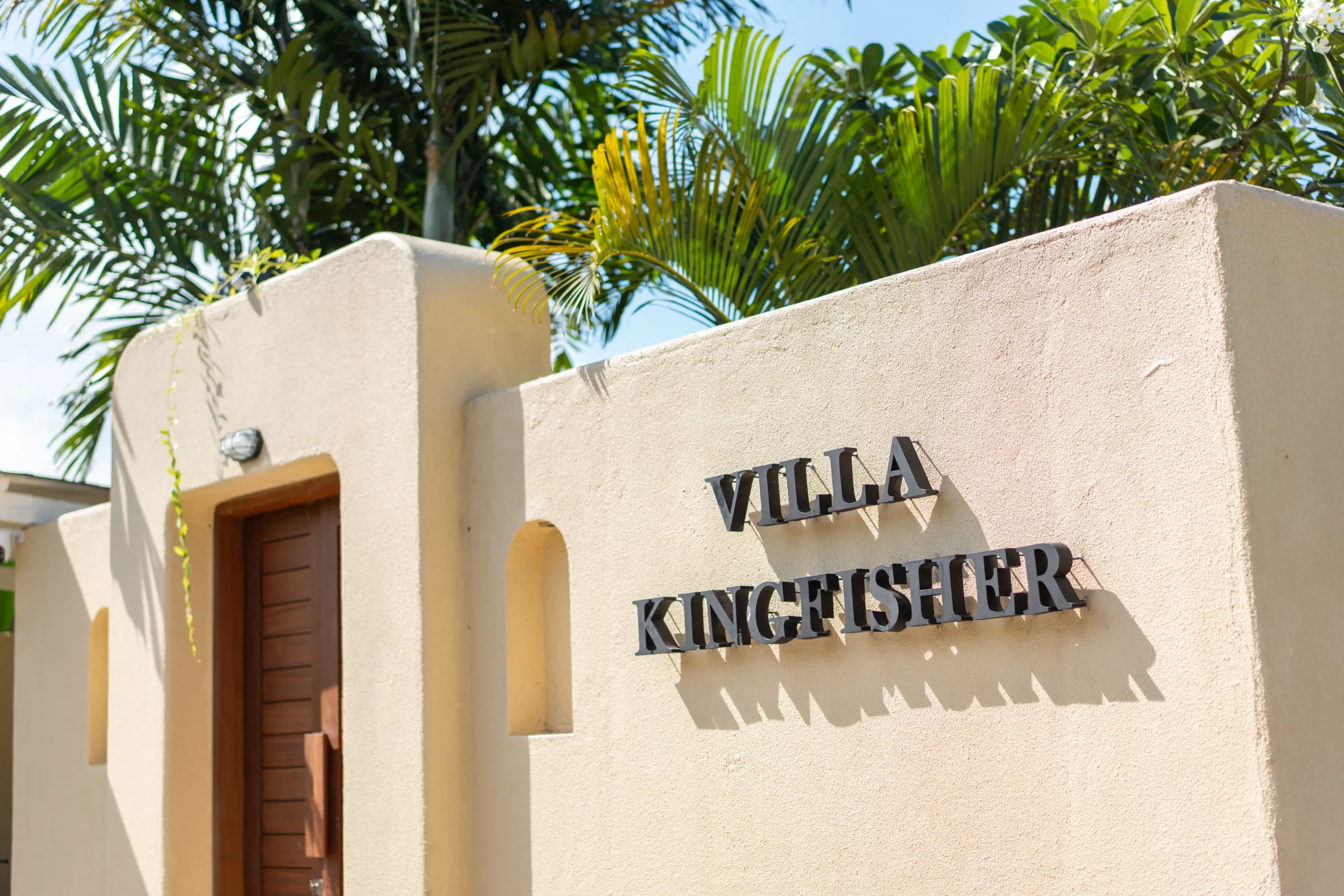 Villa Kingfisher name wall at the entrance